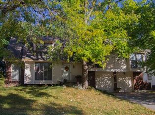 305 NE Country Ln, Lees Summit, MO 64086