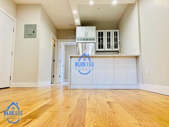 3rd image of 66 Somers St APT 1B