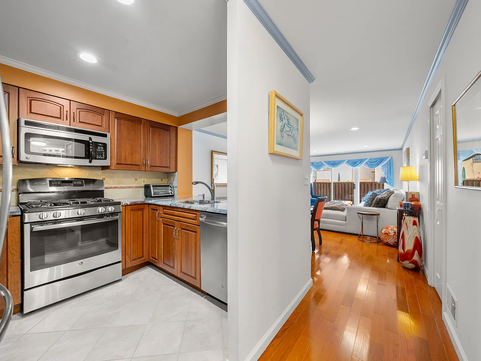 1 bed, 726 sqft, $3,500 — Photo 4