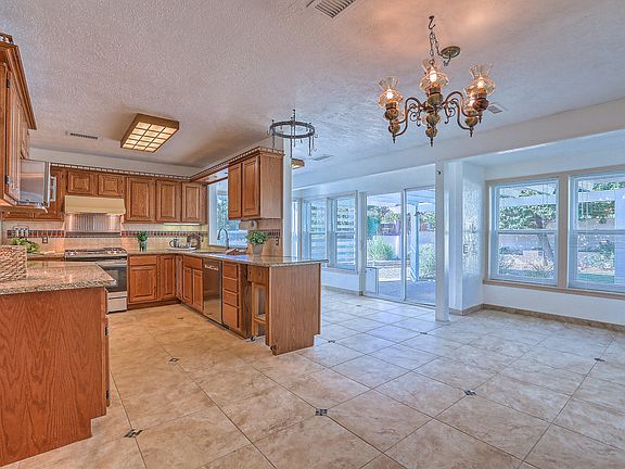 4th image of 4116 Camino De La Sierra NE