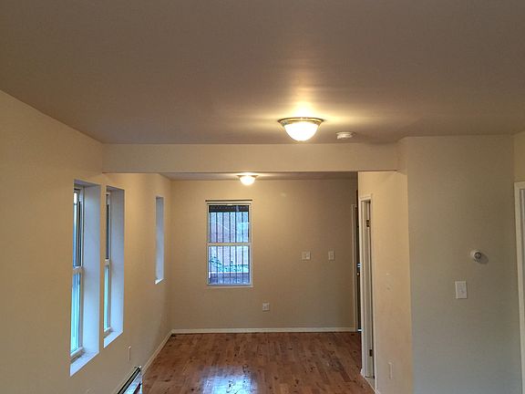 2nd image of 950 E 231 Street