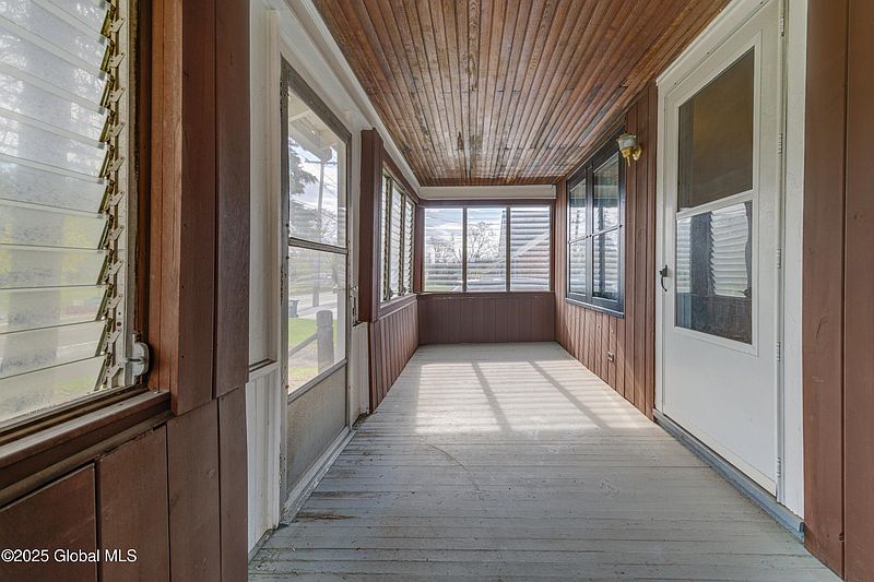 4th image of 838 Curry Road