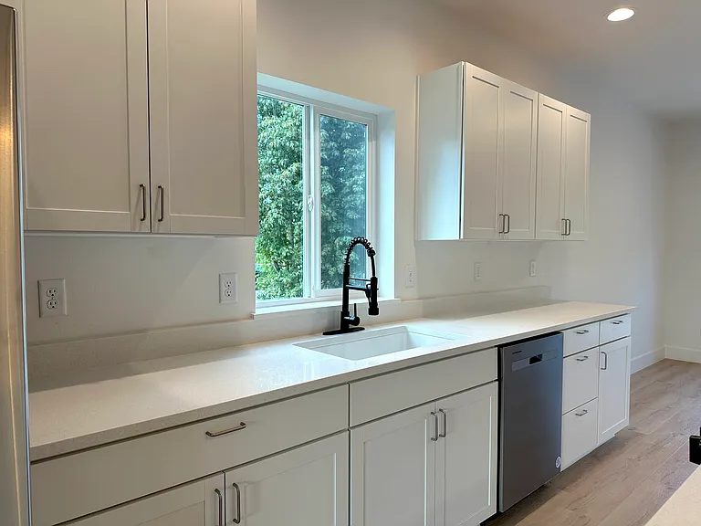 3021 Harold Dr SE — Photo 3