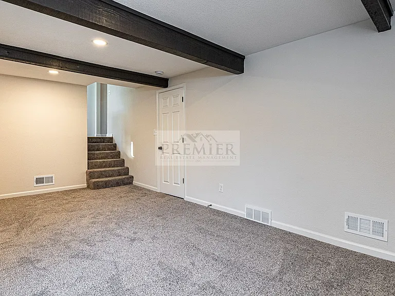 9841 Melrose Dr — Photo 16