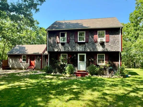 44 Iron Hill Rd, Vineyard Haven, MA 02568