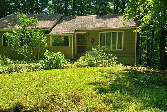 3rd image of 515 Retreat Dr