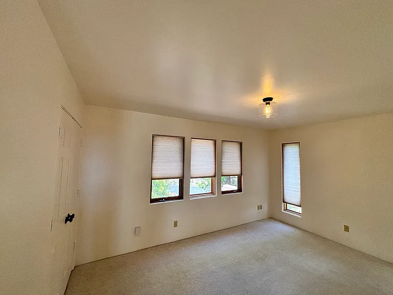 215 Valley View Cir — Photo 17