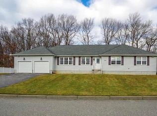 204 Tomahawk Trl, Cranston, RI 02921