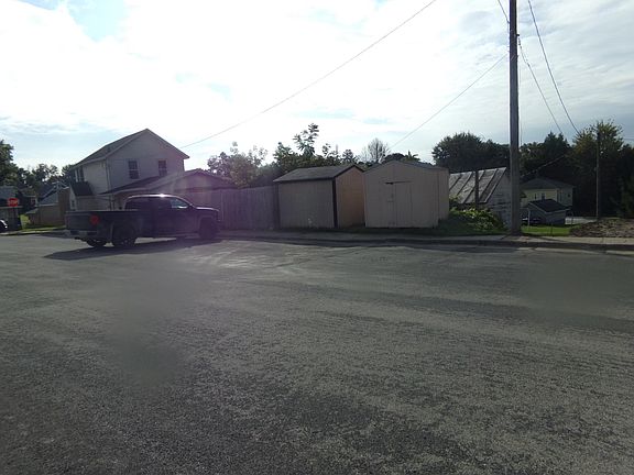 3rd image of 112 S Division Ave