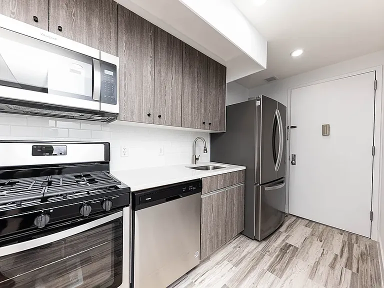455 Onderdonk Ave #2D — Photo 6