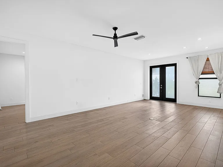 1218 SW 9th Ct — Photo 29