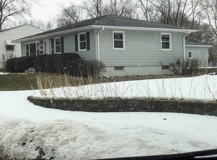 3906 Terrace Hill Dr NE, Cedar Rapids, IA 52402