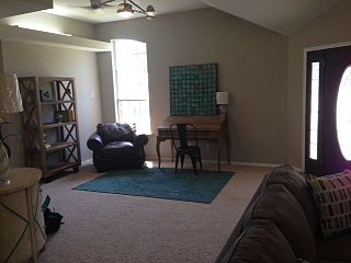 4th image of 215 N Manning St