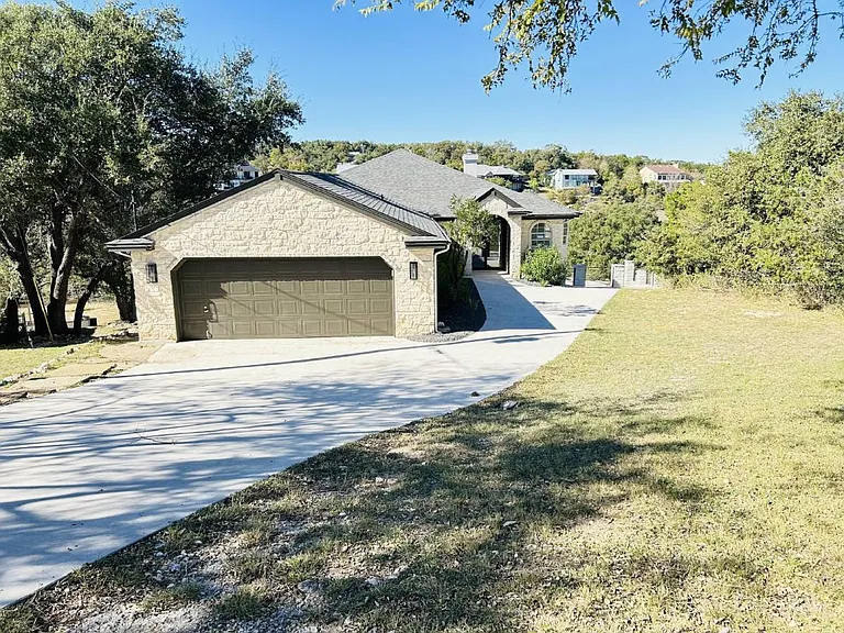 321 Village View Dr — Photo 1