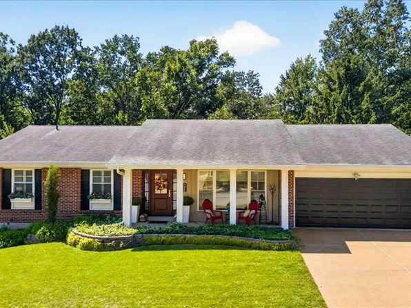 5060 Suson Hills Dr, Saint Louis, MO 63128