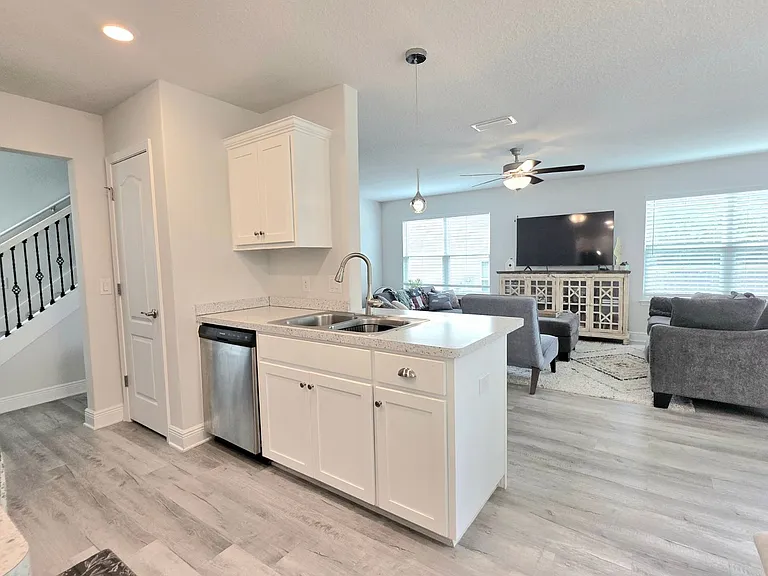 380 Hilburn Ln — Photo 8
