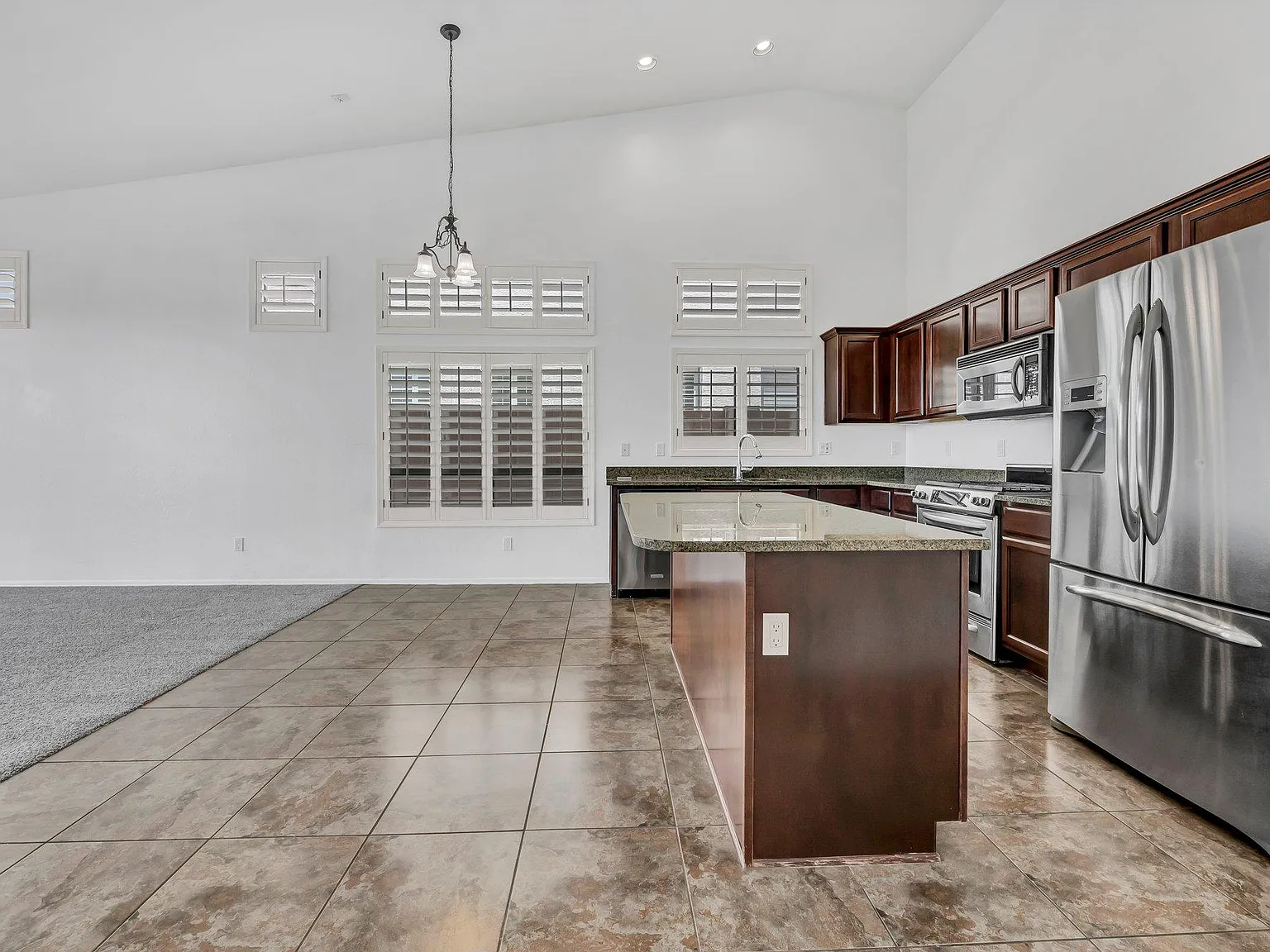 3 bed, 1910 sqft, $2,795 — Photo 3