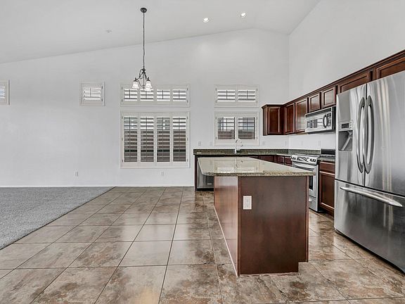 3rd image of 2728 N Augustine