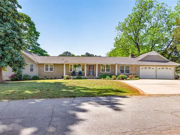 942 Powderbag Creek Rd, Hartwell, GA 30643