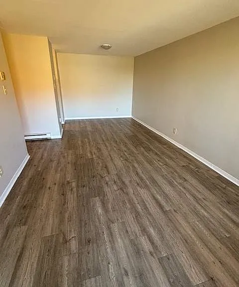 625 Glengarry Blvd — Photo 9