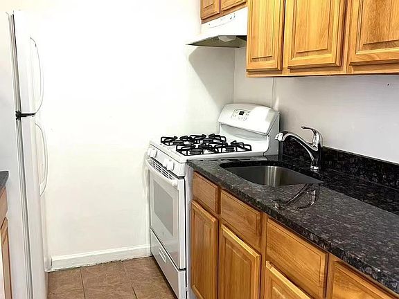 3rd image of 1985 Southern Blvd APT 3
