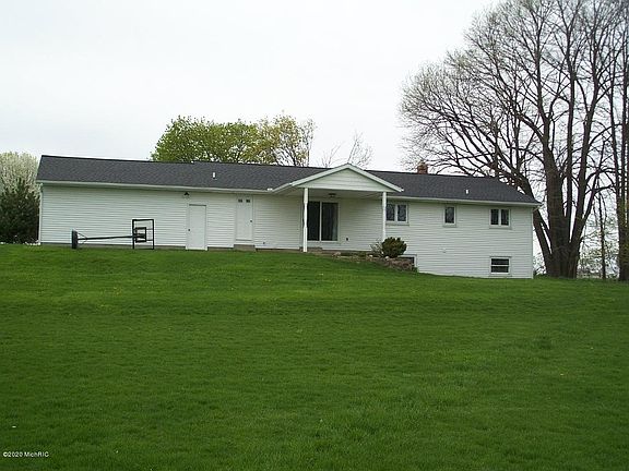 3rd image of 2990 32nd Ave