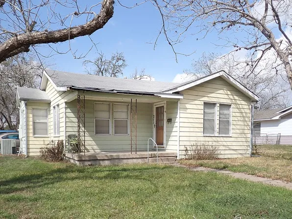 211 Nieman St, Yoakum, TX 77995