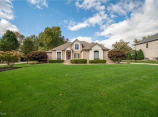 24 Timber Run Dr, Canfield, OH 44406