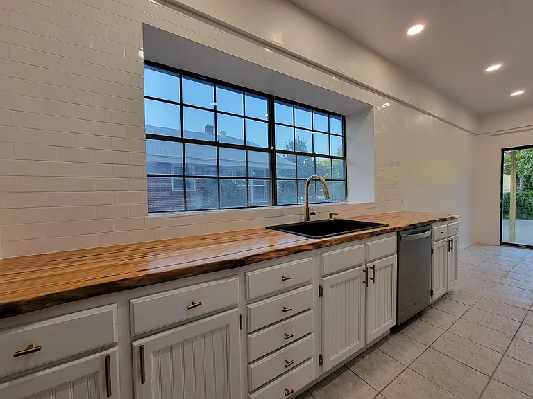 1821 Hillcrest St #1821 — Photo 3