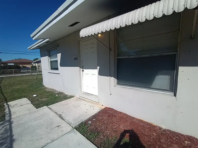 132 SW 12th Ave — Photo 5