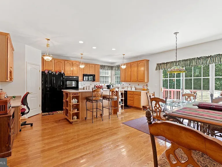 14 Hermitage Dr — Photo 8