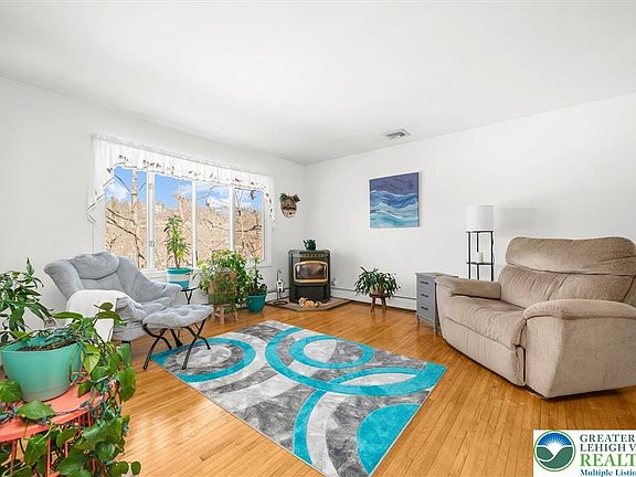 3rd image of 4030 Spring St