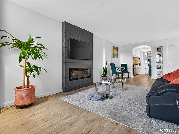 4th image of 91 Strawberry Hill Avenue #927