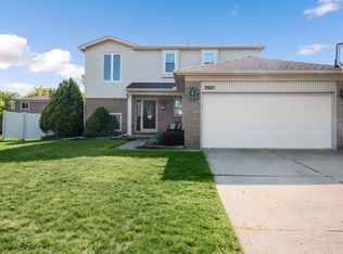 35651 W Buxton Dr, Sterling Heights, MI 48310