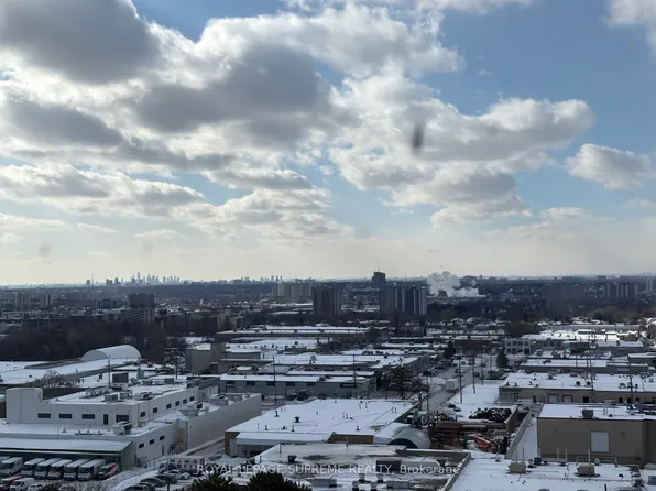 100 Lotherton Ptwy #1215, Toronto, ON M6B 2G8