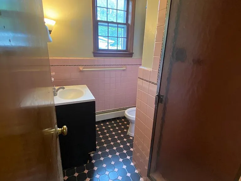 1002 Windsor Ave — Photo 4