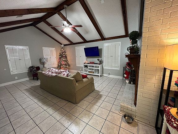 2nd image of 909 Rosedown Ln