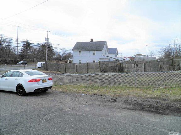 2nd image of 64 E Suffolk Ave