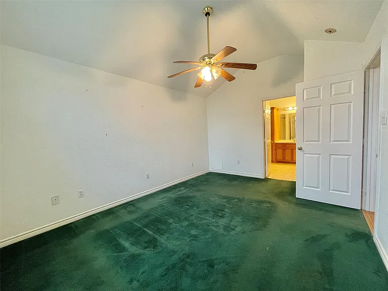 704 Manor Dr — Photo 11