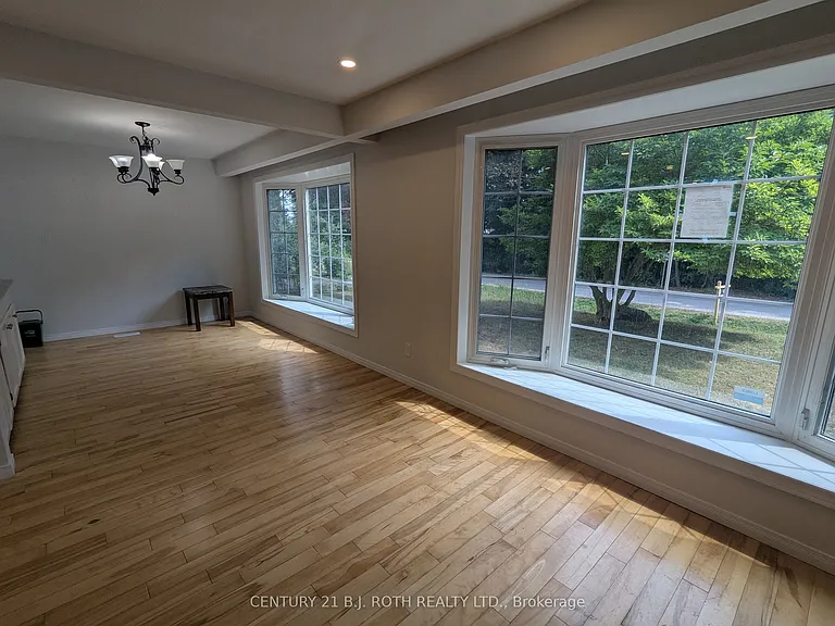 756 Hastings Ave — Photo 3
