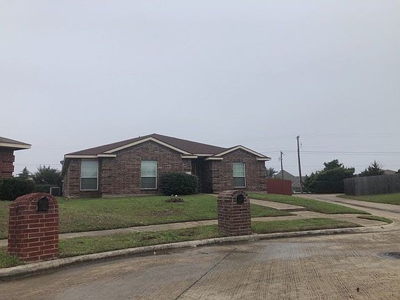 3rd image of 844 Horseshoe Ct
