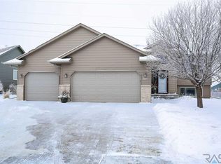 703 Saint Jerome St, Harrisburg, SD 57032