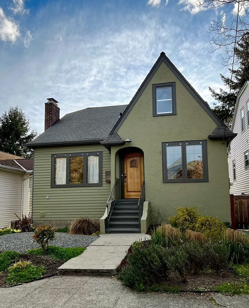 Sunset Hill Home — Photo 1