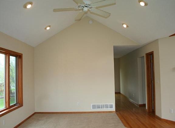 4th image of 12920 Yukon St NW