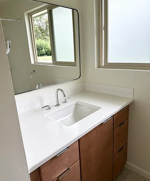 W Newman St — Photo 12