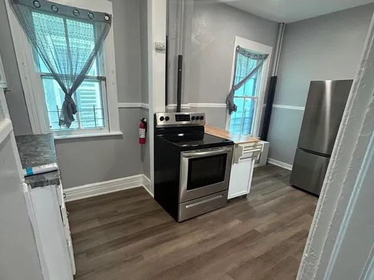 472 Hudson Ave #1 — Photo 10