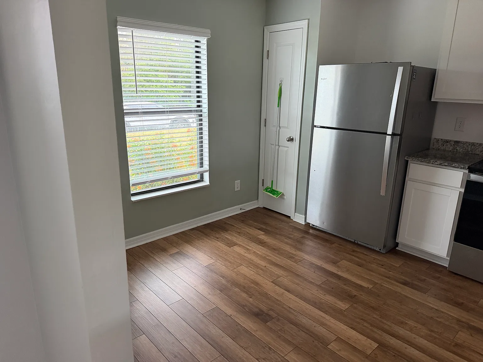 3 bed, 1270 sqft, $1,895 — Photo 4