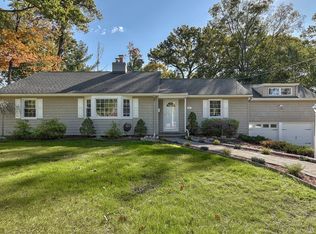330 Village Pl, Wyckoff, NJ 07481