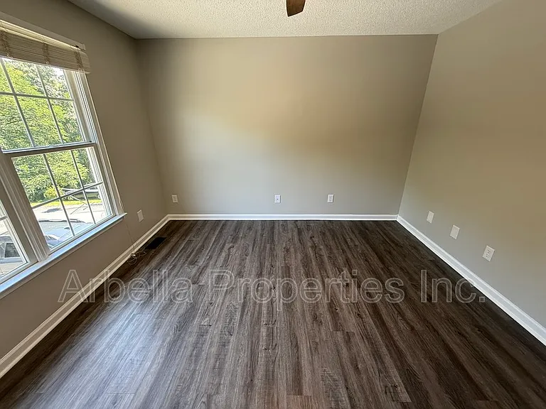 1735 Blakewood Ct — Photo 12