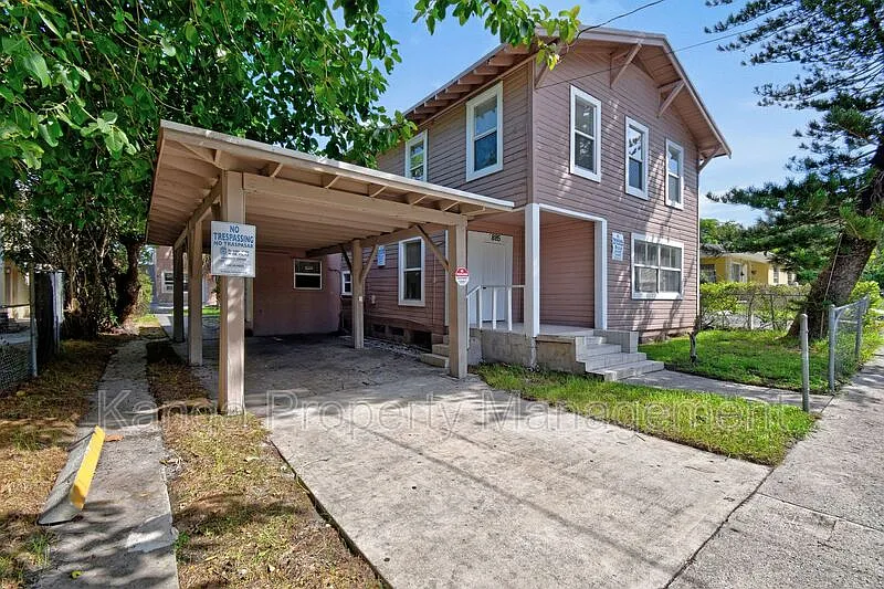 5 bed, 2.0 bath, 2196 sqft, $3,600 — Photo 2